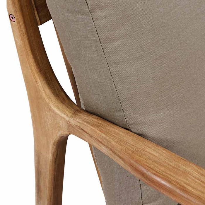 Close up view of Malta Outdoor Corner Set armrest, made of high-quality acacia wood.