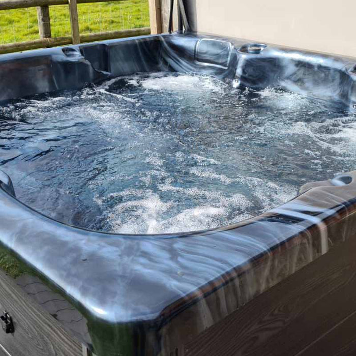 H2O 2500 Series Hot Tub (5 Person)