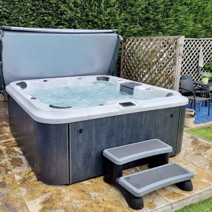 H2O 7000 7-Seater Hot Tub (In.clear & In.temp)