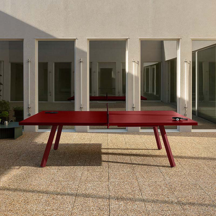 RS Barcelona You and Me monochrome ping pong table in cream finish, minimalist outdoor table tennis table with clean lines in contemporary architectural space.