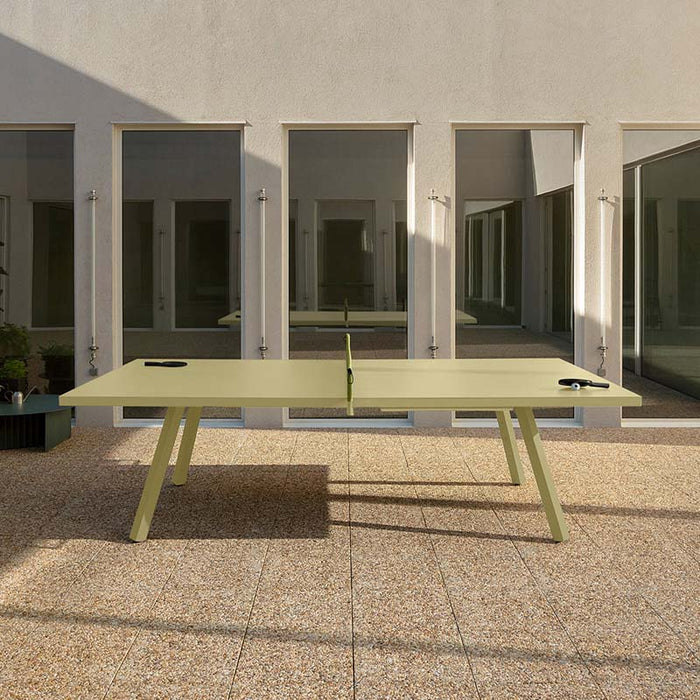 RS Barcelona You and Me monochrome ping pong table in black finish with integrated net, modern outdoor table tennis table in minimalist architectural courtyard.
